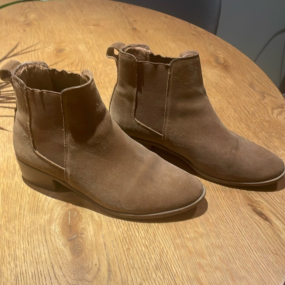 Steve Madden Chelsea boots